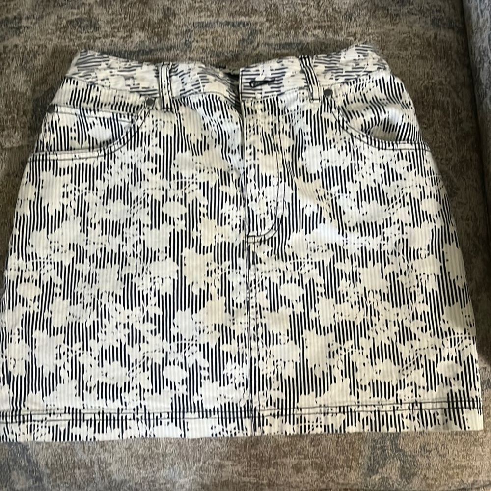 Urban Outfitters BDG Navy White Floral Print Skirt